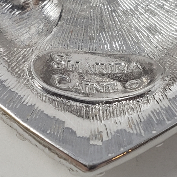 Sparkling Shakira Caine crystal heart pendant pin - Picture 3 of 6